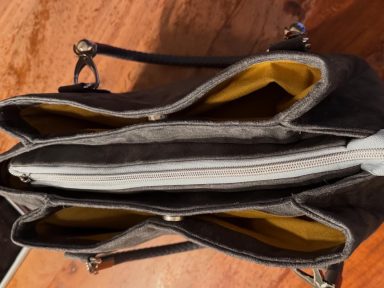 Handtasche - viele Innenfächer - 90 €