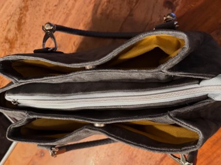 Handtasche - viele Innenfächer - 90 €